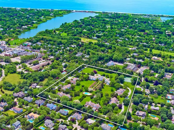 155 Hill St APT 11, Southampton, NY 11968