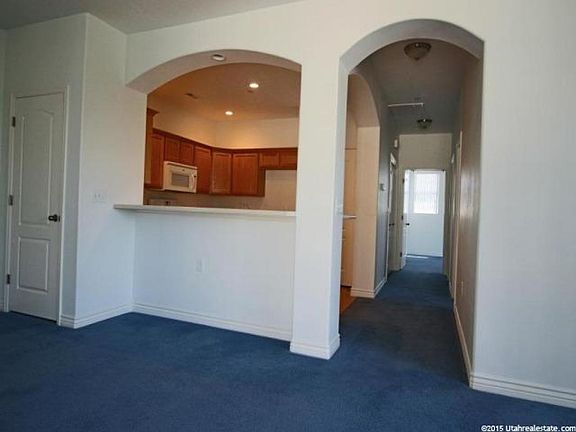 4th image of 27 S Clayton Ct #103