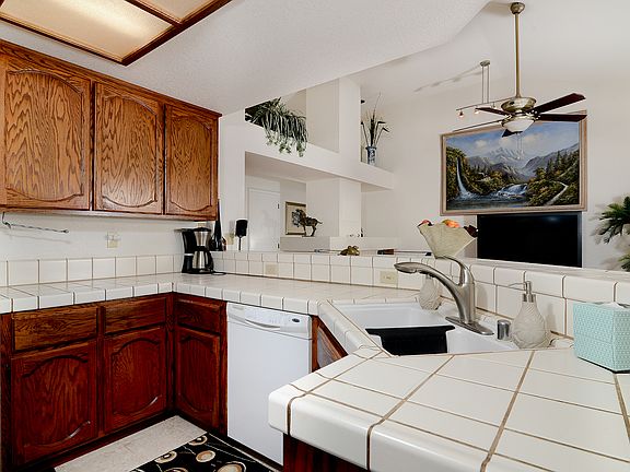 5th image of 1416 Everett Way