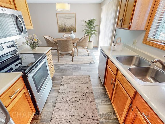 2nd image of 626 N Sycamore Ave APT 204