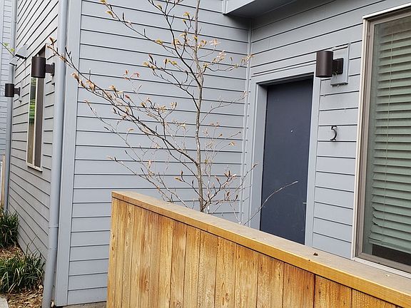2nd image of 9525 N Lombard St #5