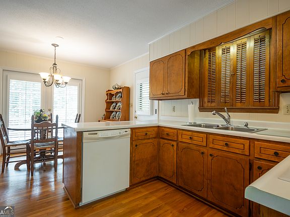 2nd image of 110 Coventry Rd