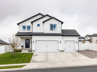 2857 E Carriage Hill Dr, Eagle Mountain, UT 84005