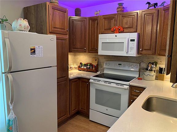 2nd image of 4150 Essex Ave