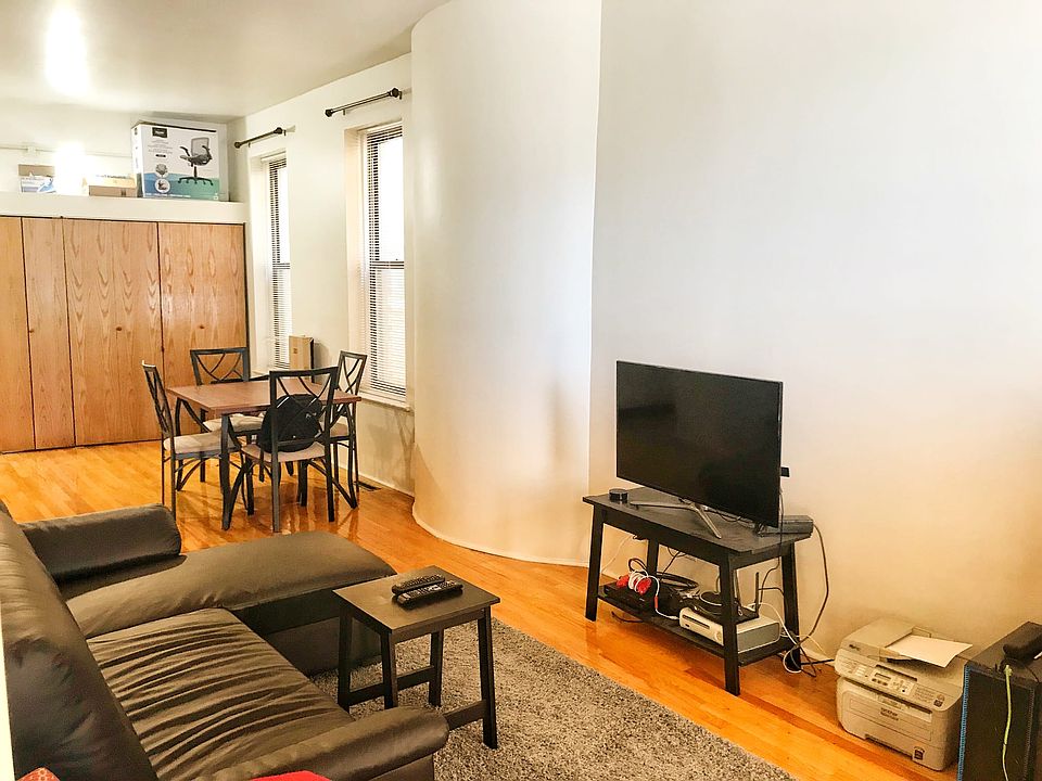 1st image of 1421 W Huron St APT 1R