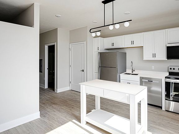 5th image of 4800 Holdrege St #1217