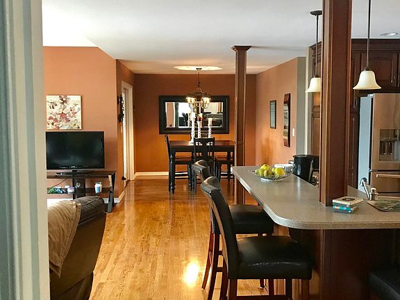5th image of 105 Bay Ter