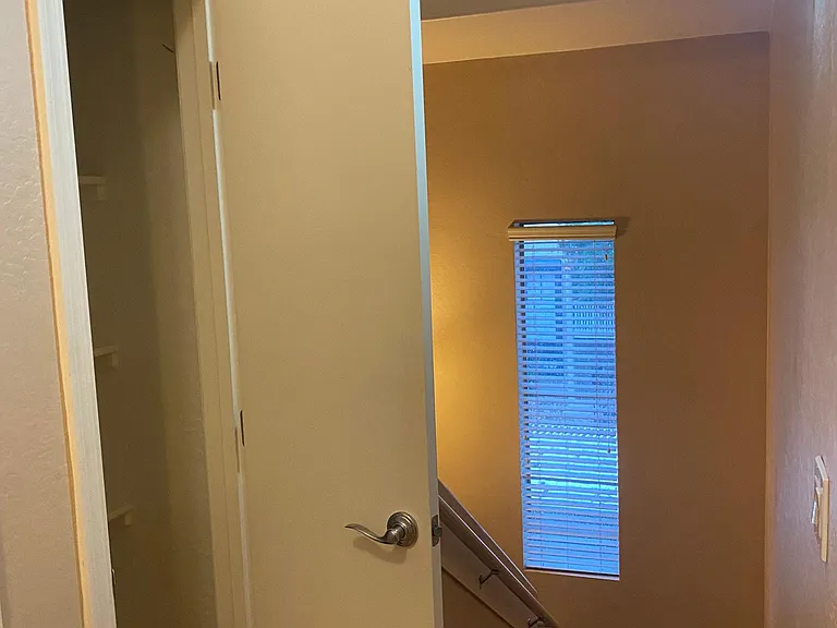 3250 W Greenway Rd — Photo 2