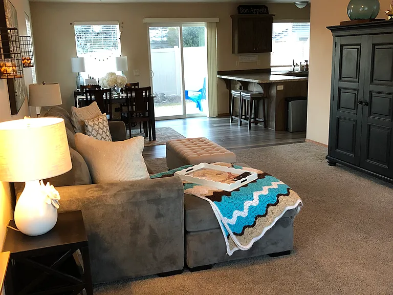 1010 N Devon Ave — Photo 3