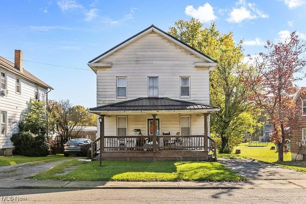 469 Park Ave photo 1