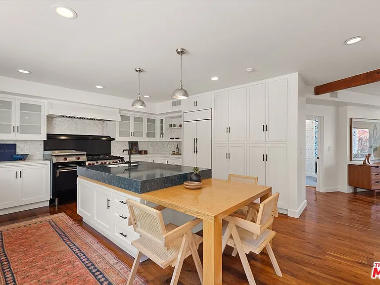 2700 Glendower Ave — Photo 10
