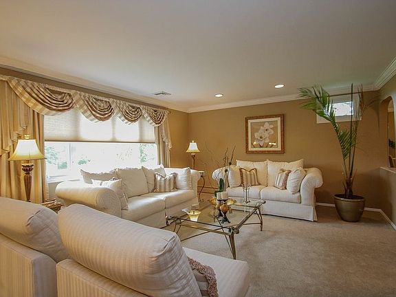 4th image of 93 Murray Dr