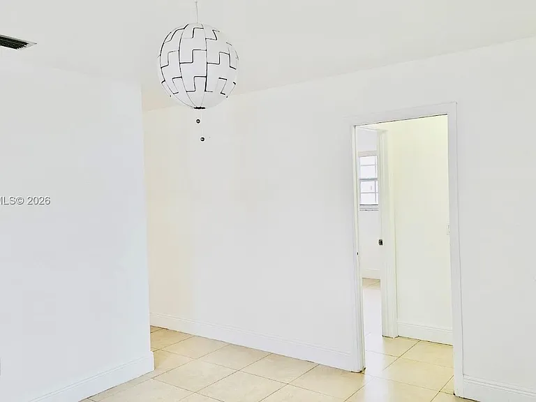 3160 SW 25th Ter — Photo 3
