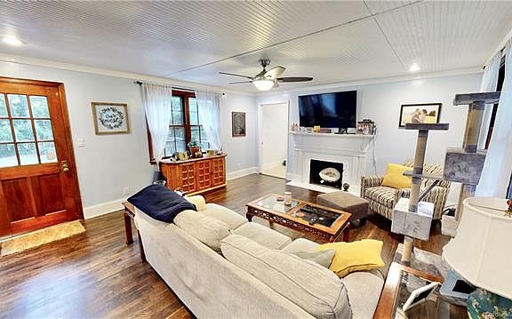 3rd image of 1638 Arnold Dr