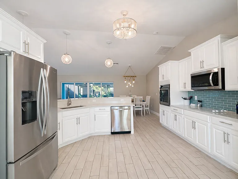 5748 Linden Ln — Photo 14