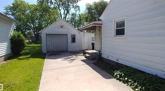 2nd image of 25810 Fern St