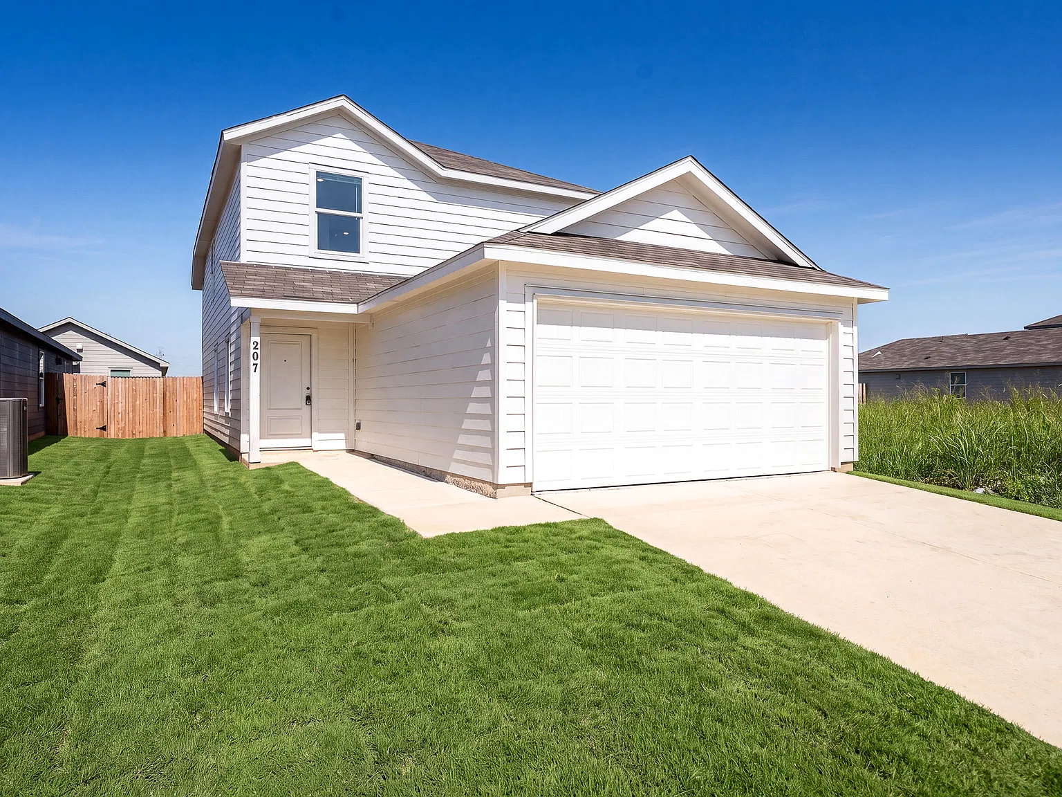 4 bed, 2.5 bath, 1692 sqft, $1,599 — Photo 2