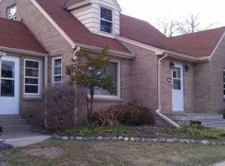 2107 N 115th St, Wauwatosa, WI 53226