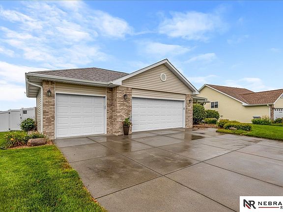 3rd image of 6440 Foxglove Ln