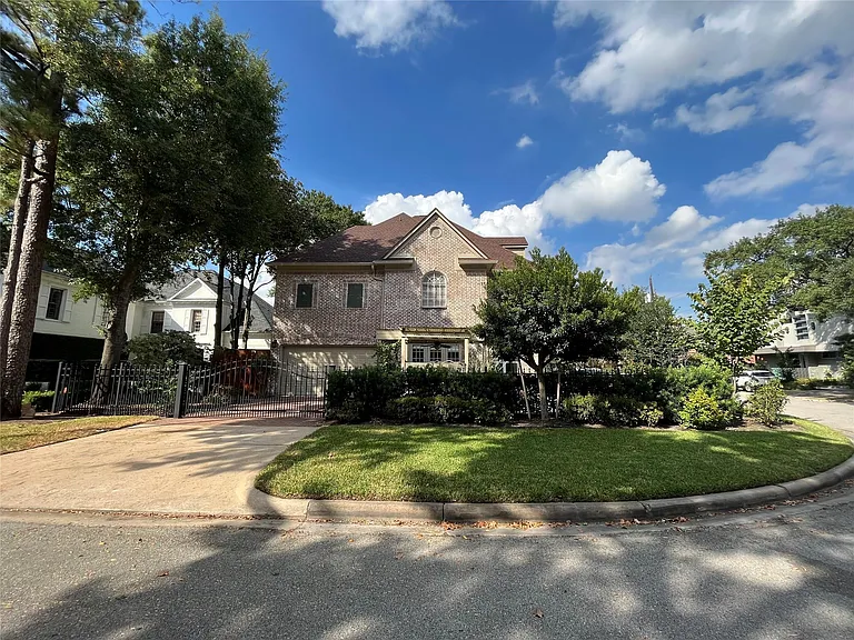 27 Lana Ln #A — Photo 5