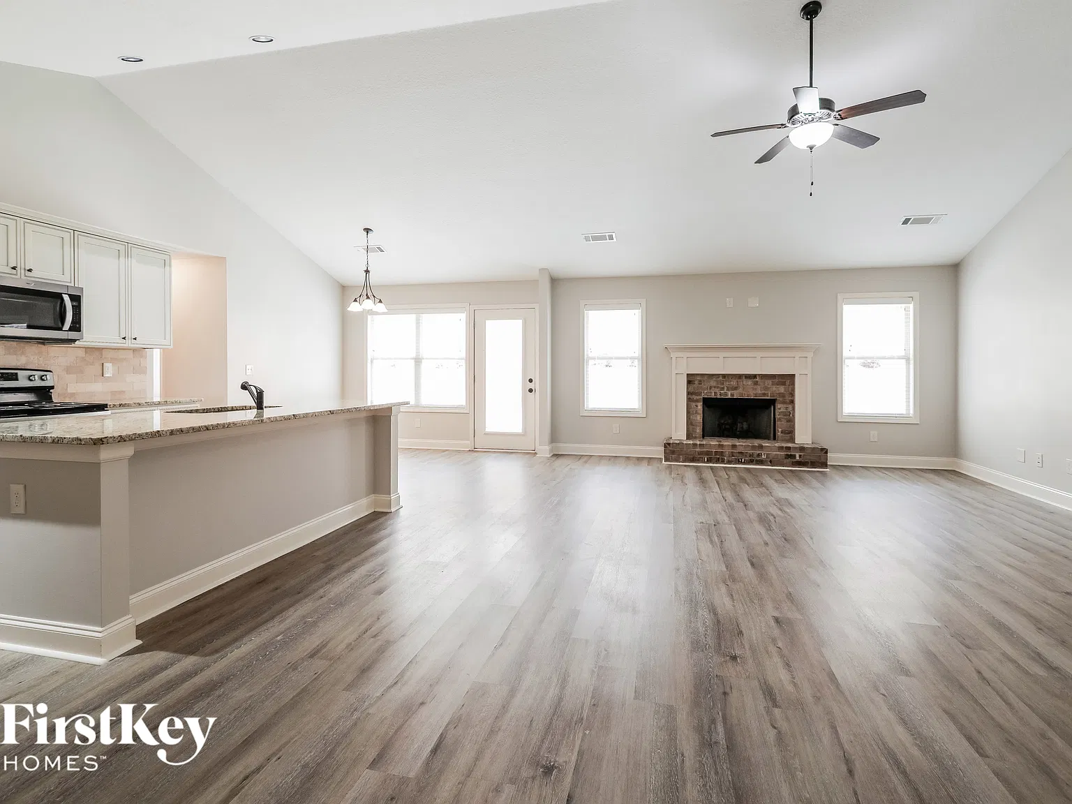 4 bed, 3.0 bath, 2215 sqft, $2,420 — Photo 3