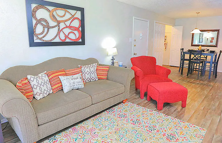 The Ashton Apartments — Photo 5