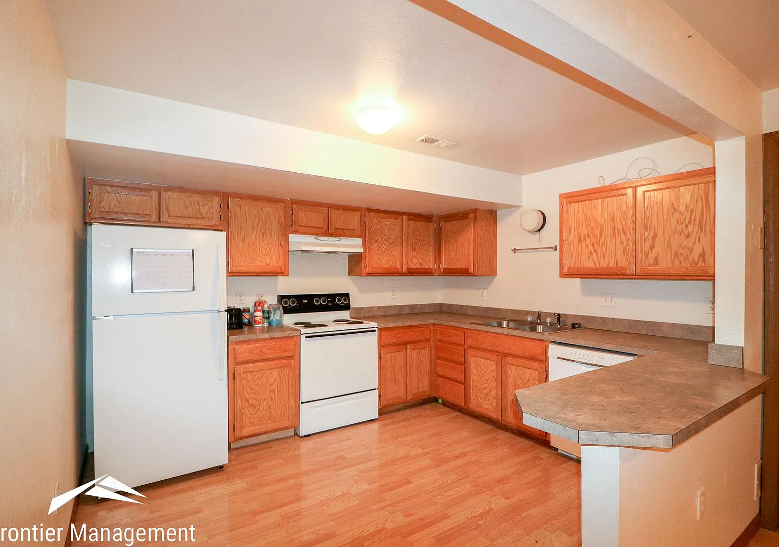 Cozy apartment next to City Park and near downtown Manhattan! — Photo 3