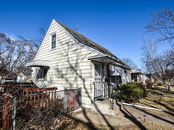 2nd image of 1643 Hoyt Ave E