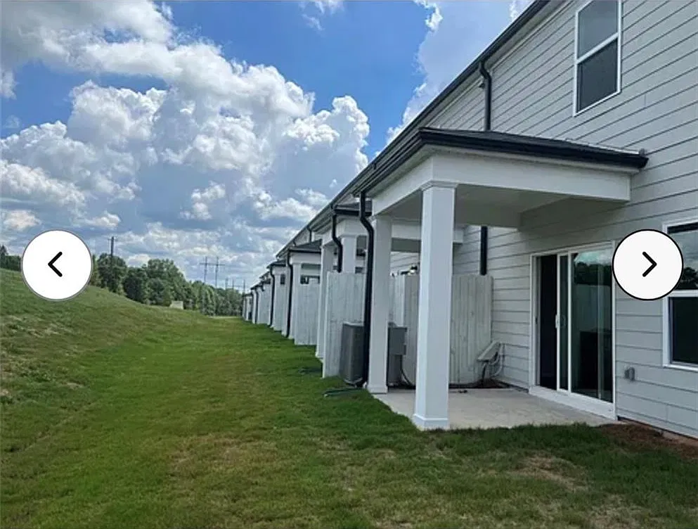 3 bed, 2.5 bath, 2288 sqft, $2,450 — Photo 2