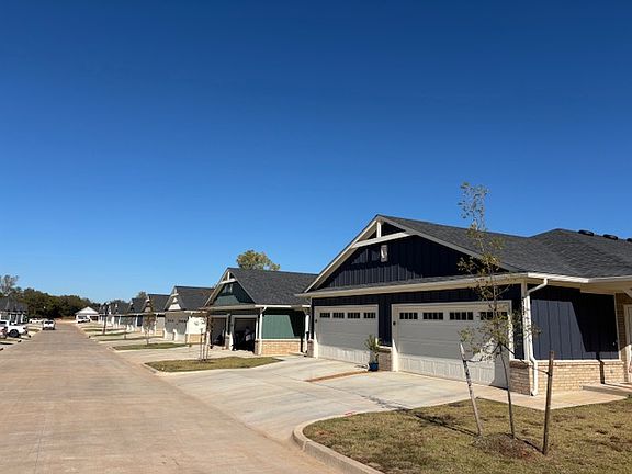 2nd image of 2703 Belmont Cir #301