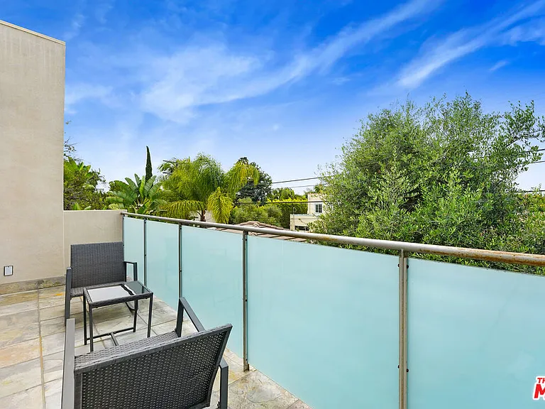 841 N Crescent Heights Blvd — Photo 37