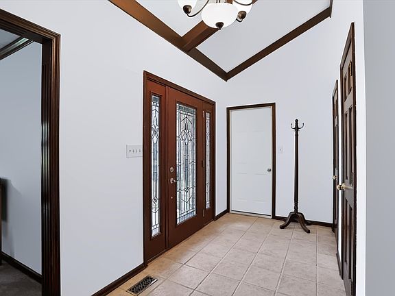 2nd image of 2088 Golfview Ct
