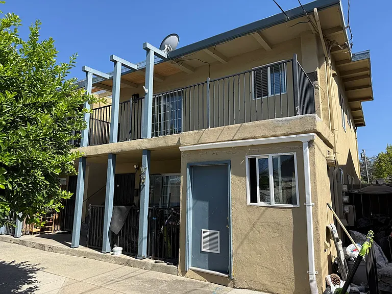 1805 Bradford Way — Photo 16