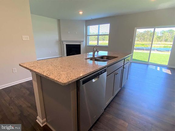 5th image of 491 Lena Ln