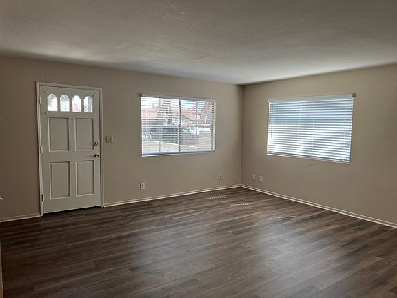 3rd image of 427 N Soldano Ave #1