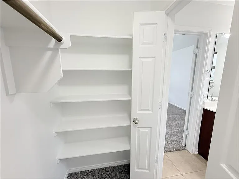531 Parkfield Ln — Photo 24