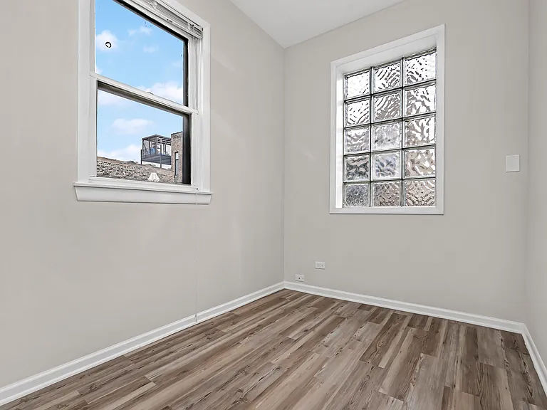 1739 W Beach Ave #2 — Photo 14