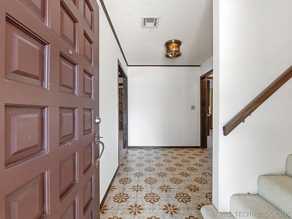 2nd image of 1077 Rolling Meadows Ct