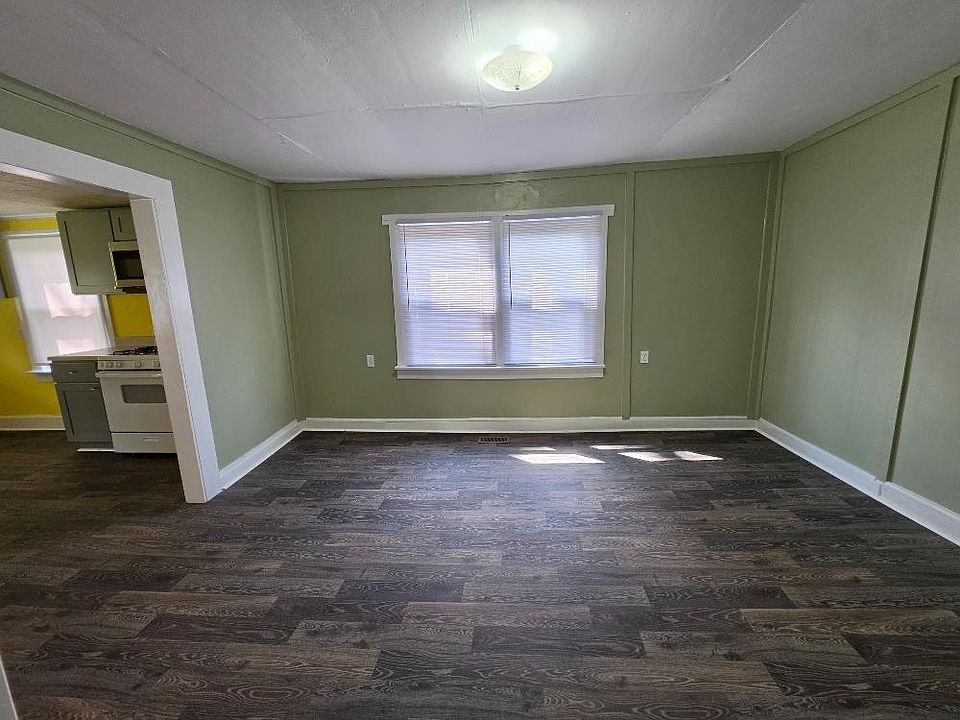 10th image of 236 Clyde St
