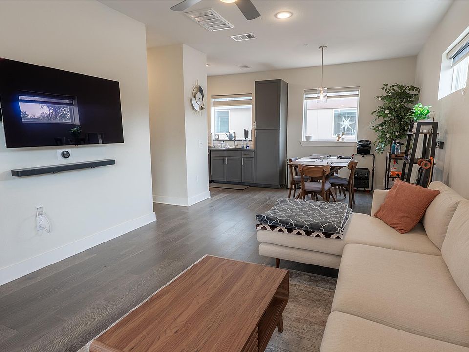 1st image of 2827 Manor Rd #4101