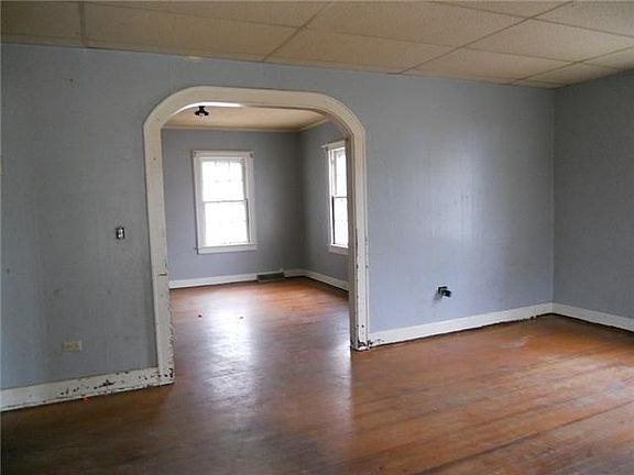 3rd image of 102 Hobson Ave