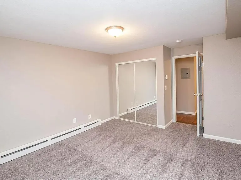 1410 N York St #13 — Photo 15