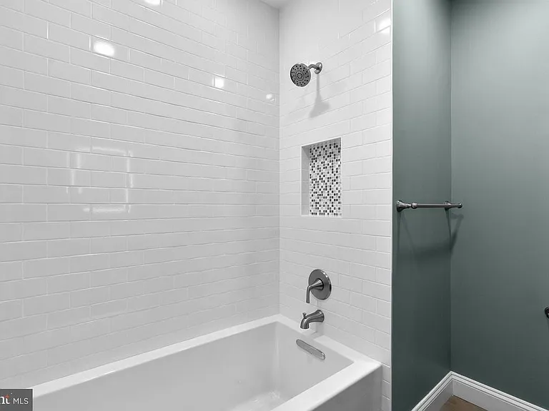 1506 Noyes Dr — Photo 21