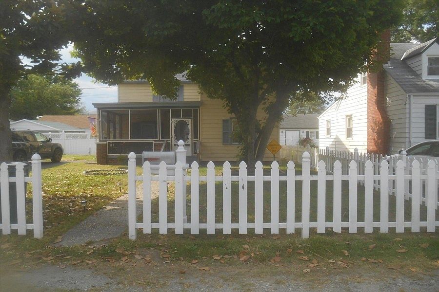 1st image of 128 N Oak Ave