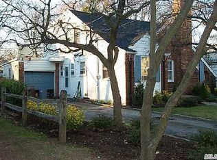 15 Burton St, Malverne, NY 11565