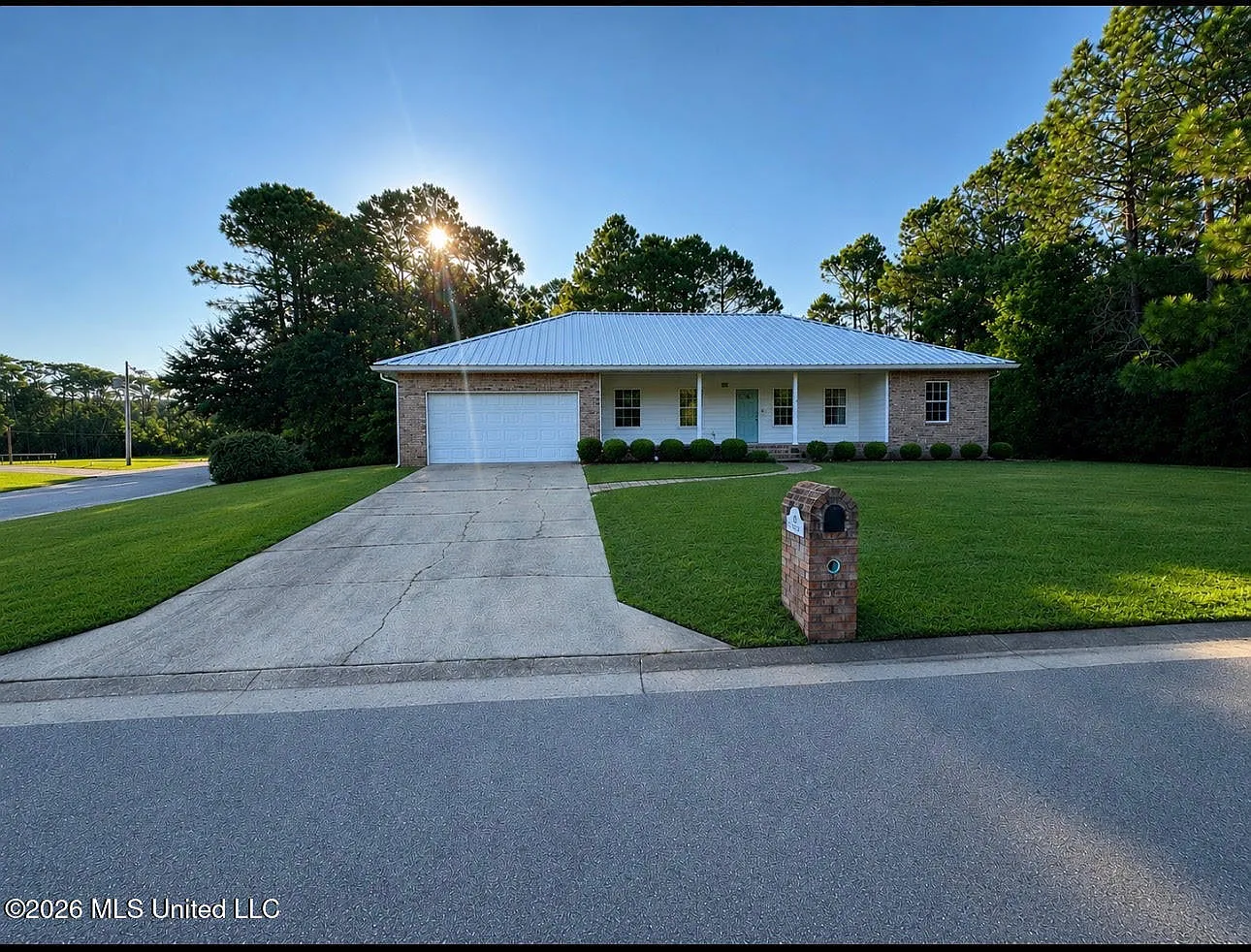 3 bed, 2.0 bath, 1733 sqft, $2,500 — Photo 1