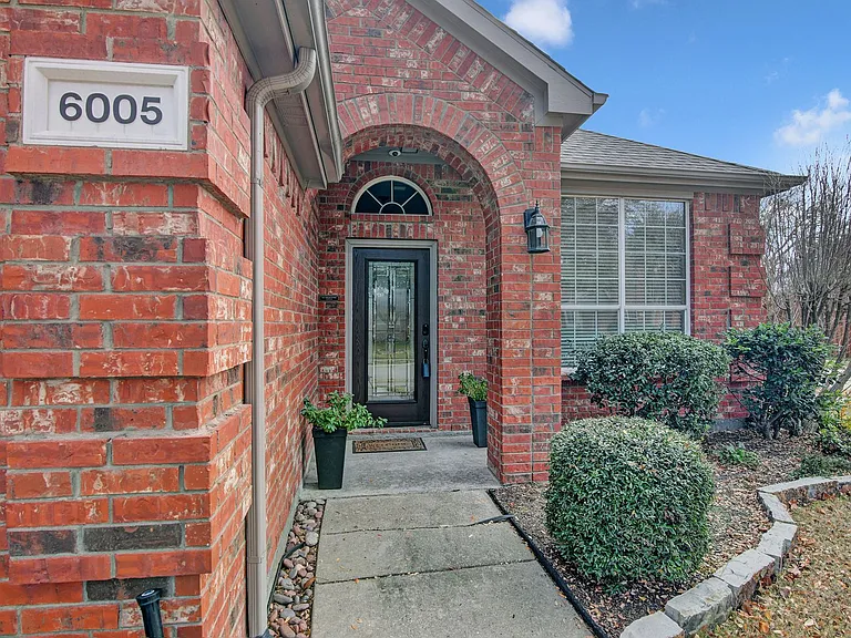 6005 Pine Meadow Ln — Photo 2
