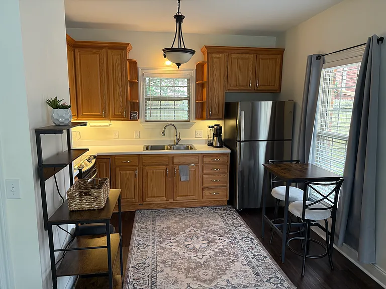 147 Greenlawn Dr NE — Photo 4