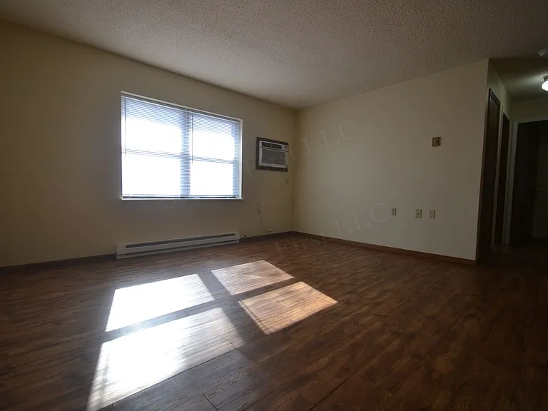710 Elm Dr — Photo 5