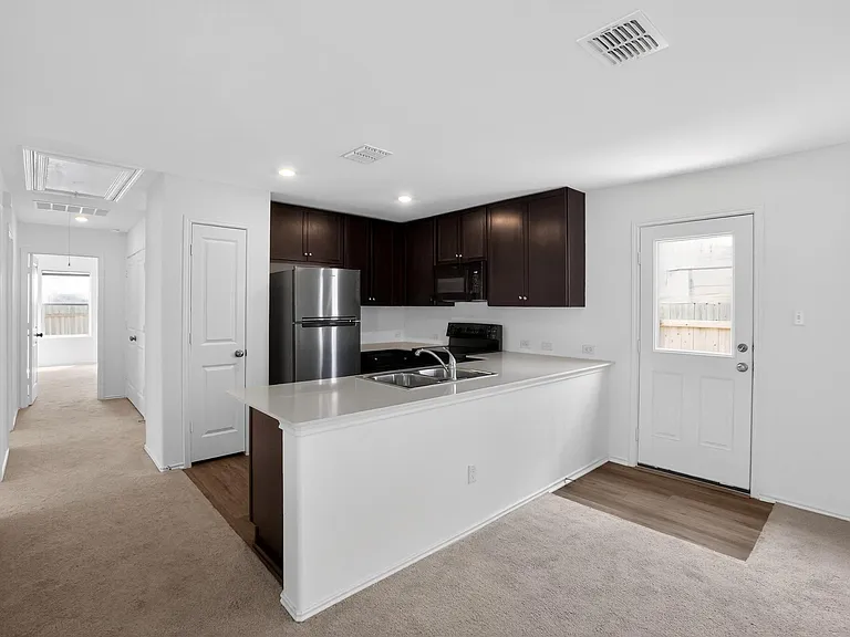 604 Marty Allen Loop — Photo 8